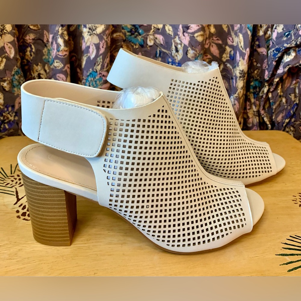 NWT Coutgo Open Toe Sandal - Picture 2 of 10